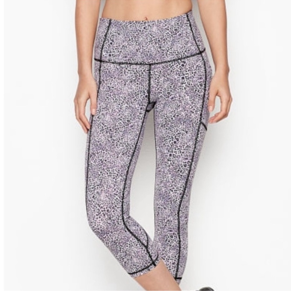 Victoria's Secret Sport Knockout Mid Rise Purple Cheetah Print Capri Leggings M